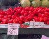 Prețuri exorbitante pentru primele roșii românești, în piețele din Iași. Client: „Nu merită acești bani, chiar dacă sunt de la producător”