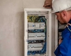 Noi oferte de muncă în străinătate! Ieșenii cu experiență ca electrician sau operator stivuitor se pot angaja în Germania