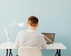 Vrei ca adolescentul tău să stăpânească engleza? Descoperă secretul succesului în era digitală!