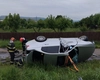 Accident rutier în comuna Lespezi! Un autoturism s-a răsturnat în afara părții carosabile