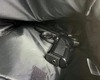 Bărbat cu armă neletală ascunsă în autoturism, prins la frontieră și sancționat penal