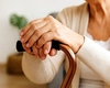 82 de ani și prinsă în flagrant! Bunica traficantă cu „marfa” gata de livrare. Anchetatorii n-au crezut ochilor!