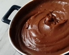 Iată cum poți face o cremă de cacao fiartă – Este fină și delicioasă, ideală pentru prăjituri sau torturi