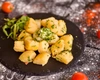 Garnitură de cartofi fierți, ușor de făcut și foarte gustoasă! Iată ce condimente poți adăuga!