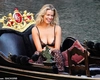 Hailey Clauson pozează în lenjerie intimă în Veneția. Imagini de la cea mai senzuală ședință foto a anului de până acum