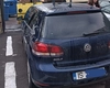 Doi șoferi din Iași au blocat intrarea într-o școală din oraș! Și-au lăsat mașinile în fața porții, iar elevii nu aveau pe unde să treacă