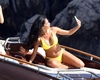 Nicole Scherzinger a cucerit publicul cu câteva ipostaze incendiare într-un costum de baie. Artista are un corp de invidiat