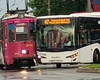 Accident rutier în municipiul Iași! Două vehicule ale CTP Iași, un autobuz și un tramvai, au intrat în coliziune