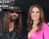 Billy Ray Cyrus, de mână cu Elizabeth Hurley la Londra. Detaliile apariției care au făcut internetul să explodeze