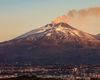 Etna s-a trezit spectaculos! Erupție puternică și nor uriaș de fum amenință traficul aerian din Sicilia – LIVE VIDEO