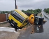 Accident rutier în județul Iași! O autoutilitară a intrat într-un șanț