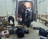 Microbuz cu „marfă surpriză” oprit la graniță! Țigări și alcool, confiscate de polițiștii de frontieră