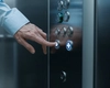 Tragedie evitată la limită! Un lift s-a prăbușit cu patru persoane, inclusiv un copil, în subsolul unei clădiri