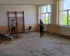 Elevi puși să care găleți de 25 de kilograme de moloz pentru a trece clasa! Caz revoltător în Dolj