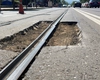 CTP Iași repară liniile de tramvai din Copou, după ce mai mulți șoferi și-au distrus mașinile din cauza gropilor