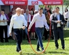 Cât de impertinent poate fi! Senatorul PNL Lucian Rusu se laudă cu activitatea sa din luna mai. A participat la ziua orașului Podu Iloaiei, la depunerea de coroane și la semnarea unui contract la Todirești. Multă muncă pentru câteva zeci de mii de lei încasați lunar