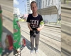 Încă un obsedat pe străzile din Iași. Acest individ stătea cu mâna în pantaloni și încerca să pipăie fete în stațiile CTP: „Un băiat a intervenit și l-a pălmuit”