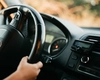 Este interzis părinților care merg cu copiii în mașină! Fapta care le aduce amenzi uriașe și chiar închisoarea