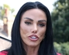 Controverse în mediul online! Katie Price își dezvăluie greutatea, după ce fanii au părut extrem de îngrijorați