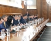De râsul Europei! Cum au transformat liderii politici negocierile pentru salvarea României într-un reality show
