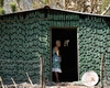 Maria, pensionară de 80 de ani și-a construit singură casa! E din plastic și arată senzațional