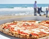 Cât costă o banală felie de pizza și un porumb fiert în Eforie Nord! Clienții au plecat foarte repede