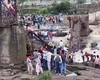 O nouă tragedie cutremură India. Un pod plin cu oameni s-a prăbușit