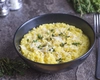 Risotto cu parmezan este o delicatesă italiană delicioasă. Perfect pentru iubitorii de mâncăruri rafinate
