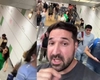 Cât câștigă celebrul cerșetor cu câinele de la metroul Piața Unirii. Cei care îi dau bani din milă vor fi invidioși pe veniturile lui