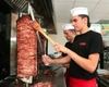 Cât costă o shaorma în iulie 2025: „Ca să îţi permiţi, faci un drum până la Nuţu Cămătaru!”