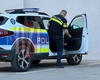 Un tânăr s-a aruncat de la etaj în Podu ros. Polițiștii au pătruns în aparatament după ce pompierii au spart ușa – EXCLUSIV