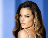 Alessandra Ambrosio uimește într-un corset de piele. Ședința foto incendiară