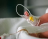 Bebeluș de nici 2 ani, cu arsuri grave pe aproape jumătate din corp, transportat de urgență la Iași. Care este starea acestuia