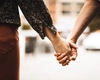O poveste de dragoste cu iz incestuos a scandalizat o întreagă comunitate! Ana-Maria Creangă este acuzată că trăiește cu propriul văr, cu care a făcut 9 copii: „Mamele lor au fost surori”