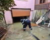 Inundație provocată de o conductă spartă în Târgu Frumos, pe strada Cuza Vodă