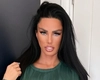 Katie Price și-a făcut o nouă operație facială! Vedeta profită de moment pentru a proba diferite rochii