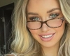 Mikayla Demaiter s-a fotografiat într-o ipostază foarte sexy. Rochia a lăsat aproape totul la vedere