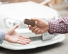 Avertisment pentru românii care cumpără mașini la mâna a doua! Cum sunt păcăliți