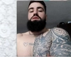 S-au tras focuri de armă la Iași! Acest individ cu aere de interlop a ieșit cu furca în mână la polițiști. Mascații de la SAS au plecat să-l caute