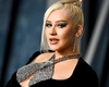 Christina Aguilera, în chiloţi pe masă. În ce ipostaze provoatoare a fost fotografiată vedeta