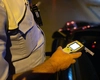 Pentru că un șofer mergea haotic cu mașina pe stradă, martorii au sunat la 112. Iată ce au descoperit polițiștii ajunși la fața locului