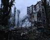 O tânără a supraviețuit în mod miraculos după ce suflul unei explozii a aruncat-o afară din apartamentul ei de la etajul nouă