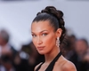 Bella Hadid a apărut într-o ținută senzuală. Iată ce lansare specială pregătește modelul