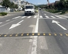 Așa ceva nu ai mai văzut! În loc să pună trecerea de pietoni în Iași, constructorul a amplasat-o  în satul Tomești, cu tot cu limitatoare de viteză