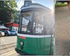 La un pas de tragedie! Un tânăr a încercat să coboare dintr-un tramvai, împreună cu copilul său în cărucior, și au fost prinși între uși. Vatmanul a plecat fără să se mai asigure