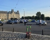 Imaginile care au scandalizat Iașul! Ce au vrut să facă tinerii care au blocat tramvaiul cu mașinile, în fața Palatului Culturii