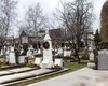 Descoperire macabră într-un cimitir! Un bărbat în vârstă de 32 de ani a fost găsit fără suflare!