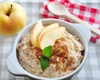 Sunt buni fulgii de ovăz pentru bebe? Iată ce beneficii au și de când se introduc în alimentație