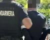 Scandal în trafic! Polițist atacat de un șofer care blocase complet drumul
