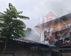 Incendiu pe Cuza Vodă. Acoperișul clădirii FEG arde. Un bărbat ar fi dat foc intenționat – UPDATE, LIVE VIDEO